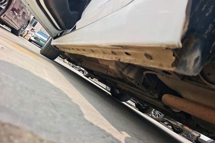 Used Chevrolet Malibu 2016 1.6T Automatic Comfort Edition Left Side Sill