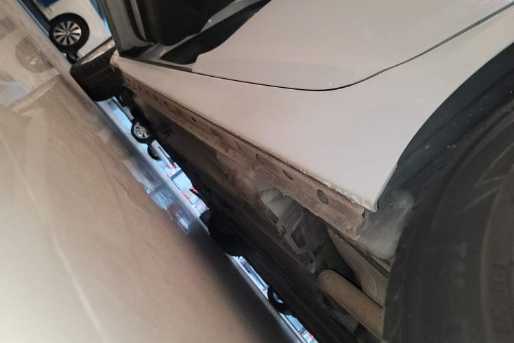 Used Chevrolet Malibu 2016 1.6T Automatic Comfort Edition Left Side Sill