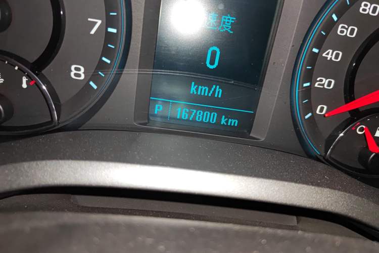 Used Chevrolet Malibu 2016 2.0L Automatic Luxury Edition Odometer Close Up