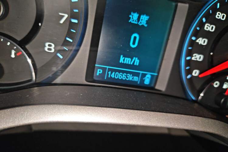 Used Chevrolet Malibu 2016 2.0L Automatic Luxury Edition Odometer Close Up