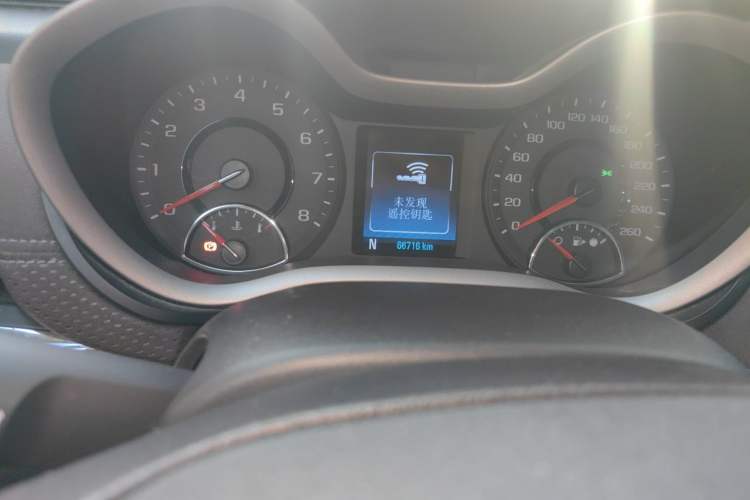 Used Chevrolet Malibu 2016 1.6T Automatic Luxury Edition Odometer Close Up