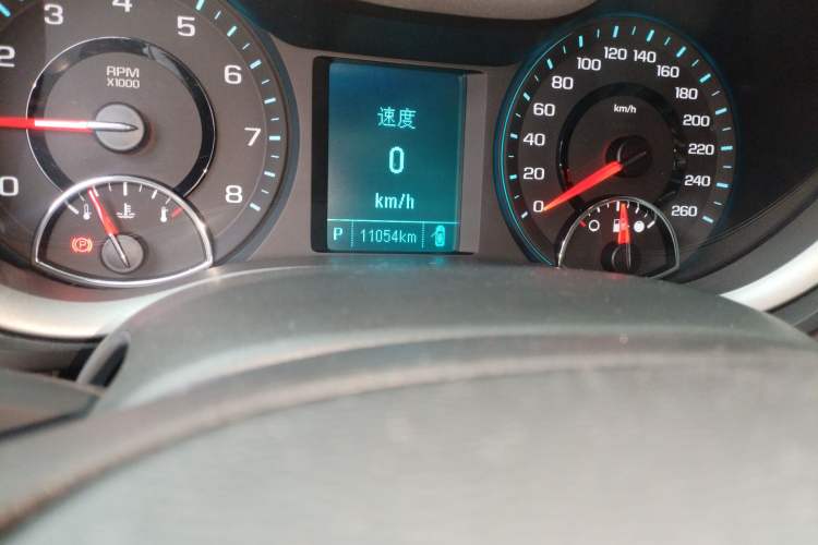 Used Chevrolet Malibu 2016 2.0L Automatic Luxury Edition Odometer Close Up
