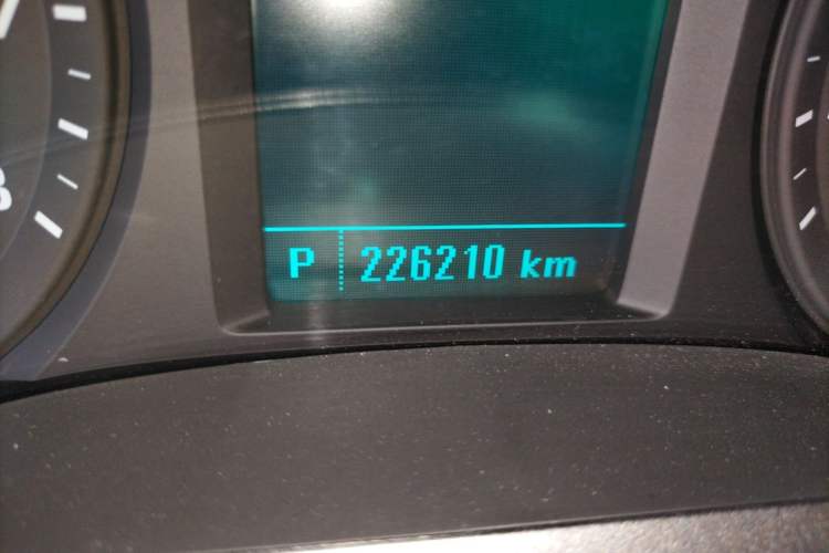 Used Chevrolet Malibu 2016 2.4L Automatic Luxury Edition Odometer Close Up