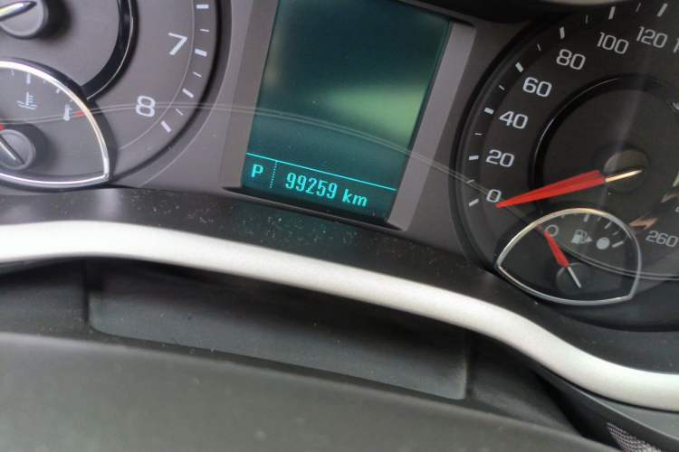 Used Chevrolet Malibu 2016 1.6T Automatic Comfort Edition Odometer Close Up
