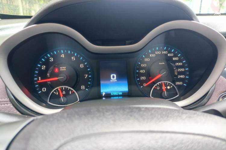 Used Chevrolet Malibu 2016 1.6T Automatic Luxury Edition Odometer Close Up