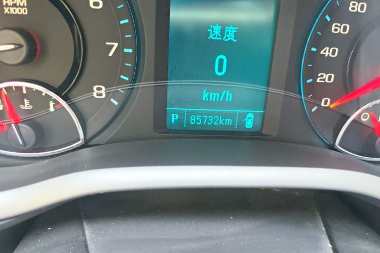 Used Chevrolet Malibu 2016 1.6T Automatic Comfort Edition Odometer Close Up