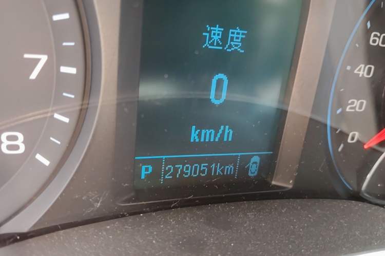 Used Chevrolet Malibu 2016 1.6T Automatic Comfort Edition Odometer Close Up