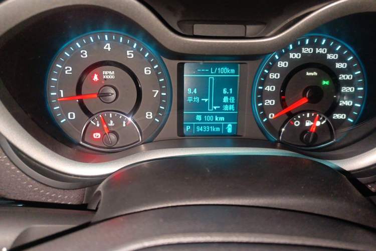 Used Chevrolet Malibu 2016 2.0L Automatic Luxury Edition Odometer Close Up
