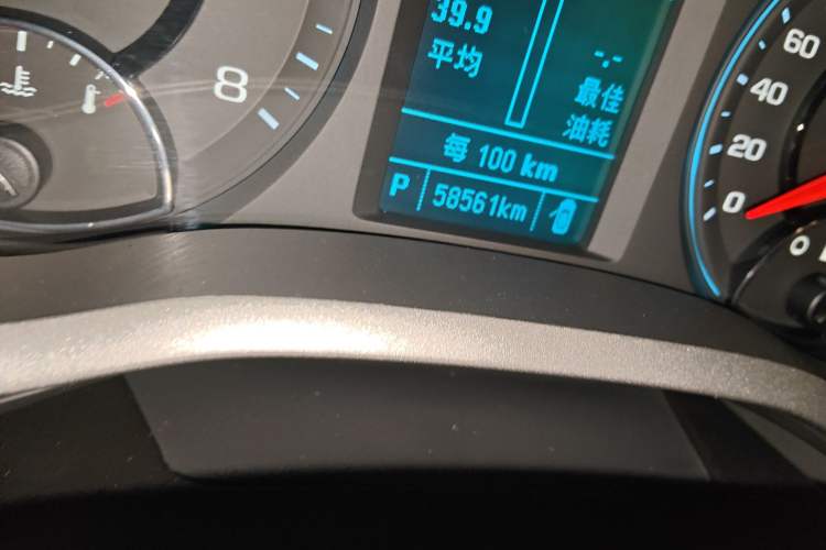 Used Chevrolet Malibu 2016 1.6T Automatic Comfort Edition Odometer Close Up