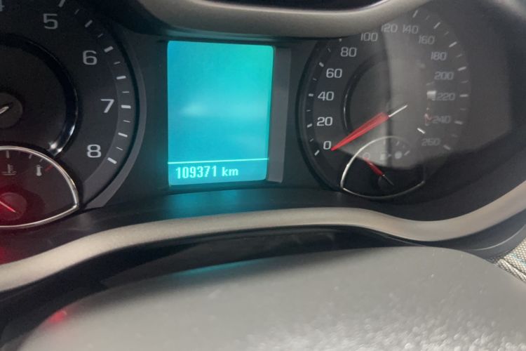 Used Chevrolet Malibu 2016 1.6T Automatic Comfort Edition Odometer Close Up