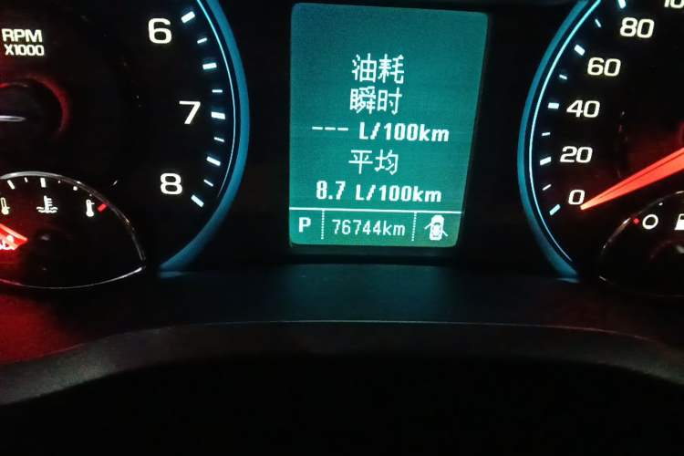 Used Chevrolet Malibu 2016 2.0L Automatic Luxury Edition Odometer Close Up