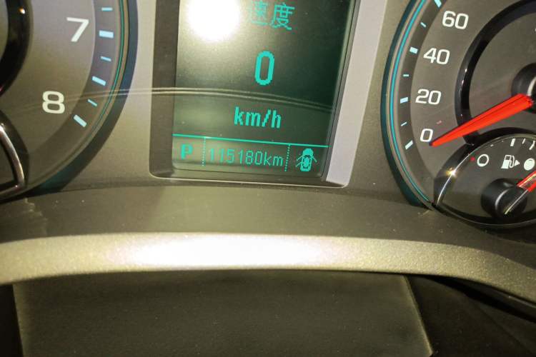 Used Chevrolet Malibu 2016 1.6T Automatic Comfort Edition Odometer Close Up
