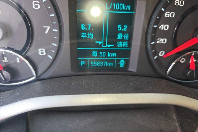 Used Chevrolet Malibu 2016 2.0L Automatic Luxury Edition Odometer Close Up