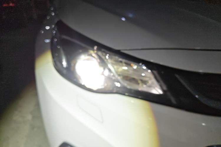 Used Chevrolet Malibu 2016 2.0L Automatic Luxury Edition Right Front Headlight