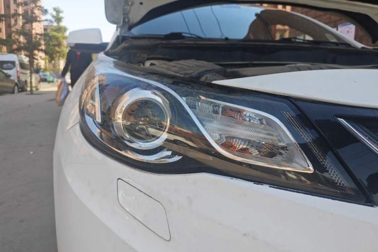 Used Chevrolet Malibu 2016 2.0L Automatic Luxury Edition Right Front Headlight