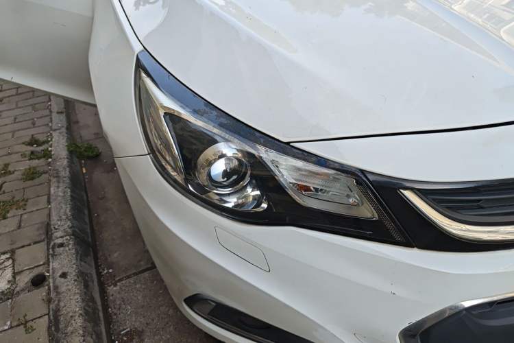 Used Chevrolet Malibu 2016 2.0L Automatic Luxury Edition Right Front Headlight