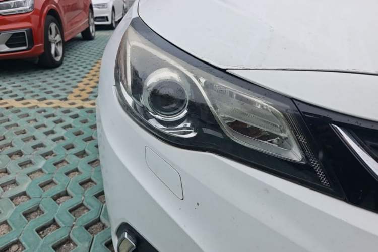 Used Chevrolet Malibu 2016 2.0L Automatic Luxury Edition Right Front Headlight