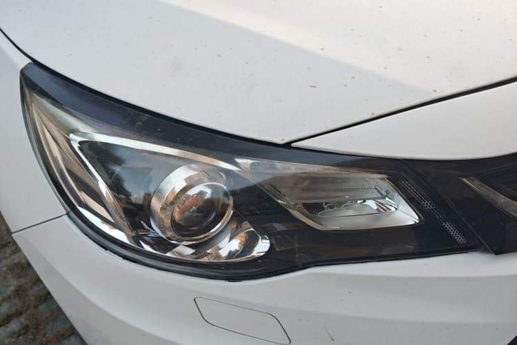 Used Chevrolet Malibu 2016 2.0L Automatic Luxury Edition Right Front Headlight
