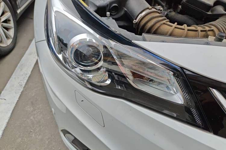 Used Chevrolet Malibu 2016 2.0L Automatic Luxury Edition Right Front Headlight