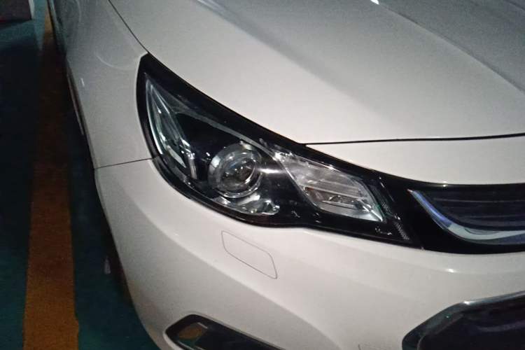 Used Chevrolet Malibu 2016 2.0L Automatic Luxury Edition Right Front Headlight