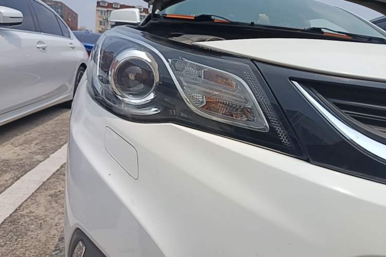 Used Chevrolet Malibu 2016 1.6T Automatic Luxury Edition Right Front Headlight