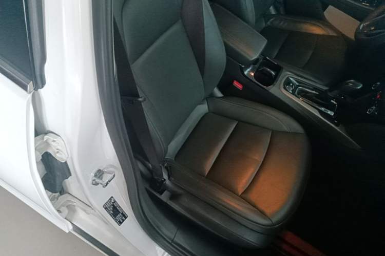 Used Chevrolet Malibu 2016 2.0L Automatic Luxury Edition Right Front Seat