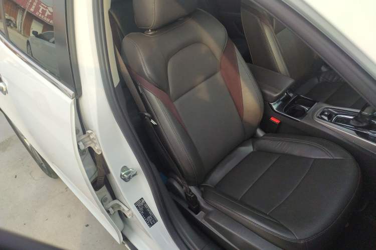 Used Chevrolet Malibu 2016 1.6T Automatic Luxury Edition Right Front Seat