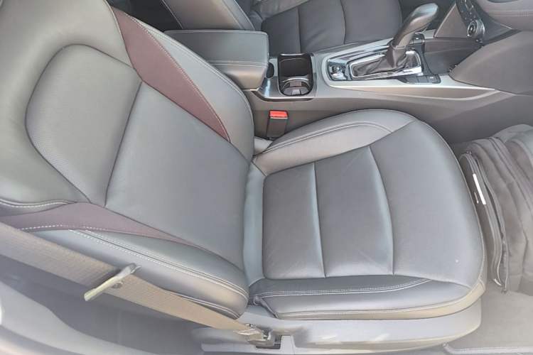 Used Chevrolet Malibu 2016 2.0L Automatic Luxury Edition Right Front Seat