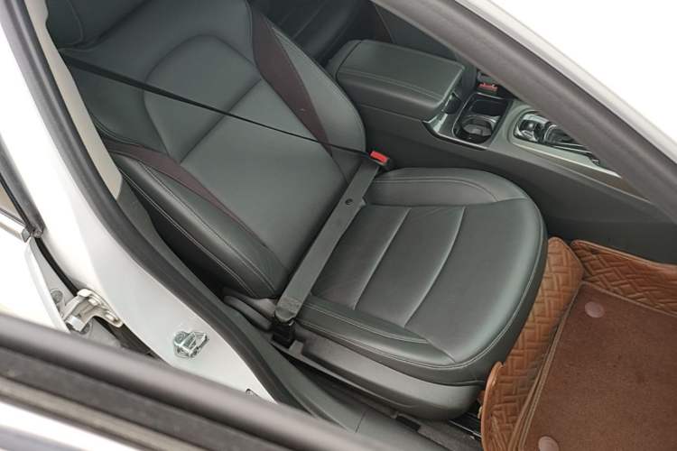 Used Chevrolet Malibu 2016 2.0L Automatic Luxury Edition Right Front Seat