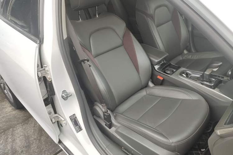 Used Chevrolet Malibu 2016 1.6T Automatic Luxury Edition Right Front Seat