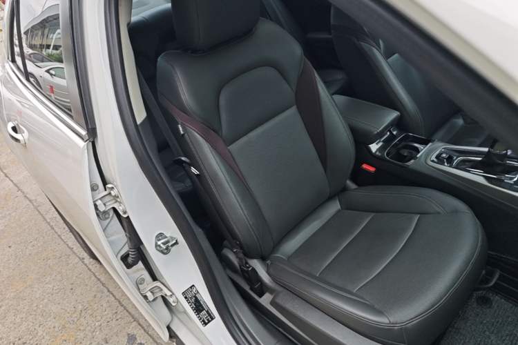 Used Chevrolet Malibu 2016 2.0L Automatic Luxury Edition Right Front Seat
