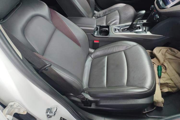 Used Chevrolet Malibu 2016 1.6T Automatic Luxury Edition Right Front Seat