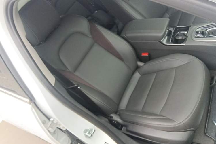 Used Chevrolet Malibu 2016 1.6T Automatic Luxury Edition Right Front Seat