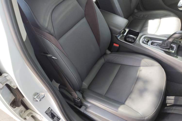 Used Chevrolet Malibu 2016 2.4L Automatic Luxury Edition Right Front Seat