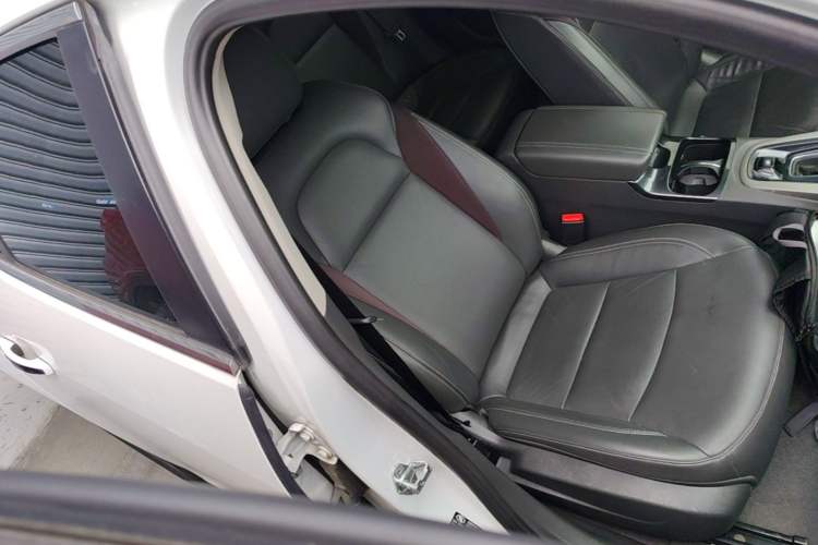 Used Chevrolet Malibu 2016 1.6T Automatic Luxury Edition Right Front Seat