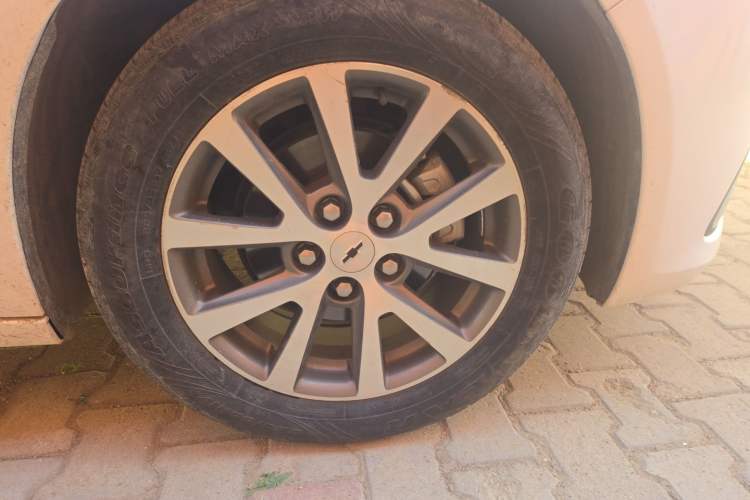 Used Chevrolet Malibu 2016 2.0L Automatic Luxury Edition Right Front Wheel Hub