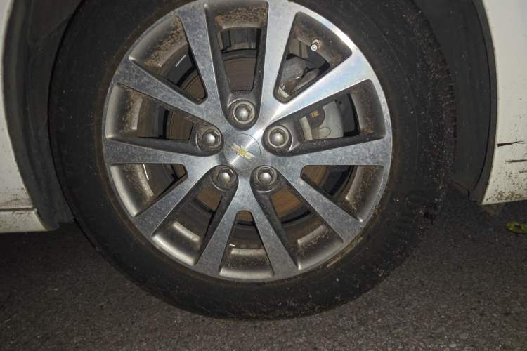 Used Chevrolet Malibu 2016 2.0L Automatic Luxury Edition Right Front Wheel Hub