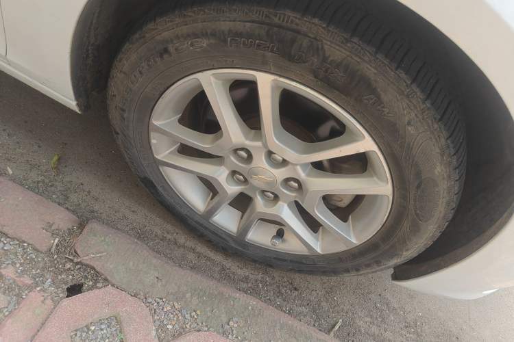Used Chevrolet Malibu 2016 1.6T Automatic Comfort Edition Right Front Wheel Hub