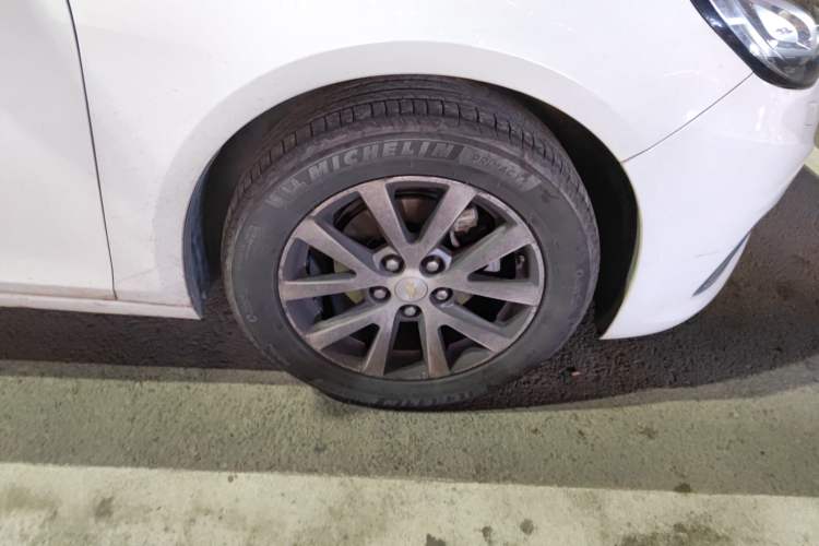 Used Chevrolet Malibu 2016 2.0L Automatic Luxury Edition Right Front Wheel Hub