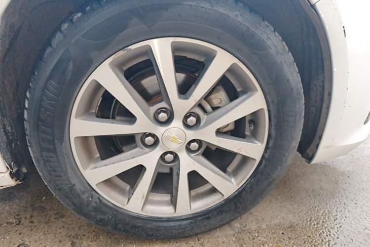 Used Chevrolet Malibu 2016 2.0L Automatic Luxury Edition Right Front Wheel Hub