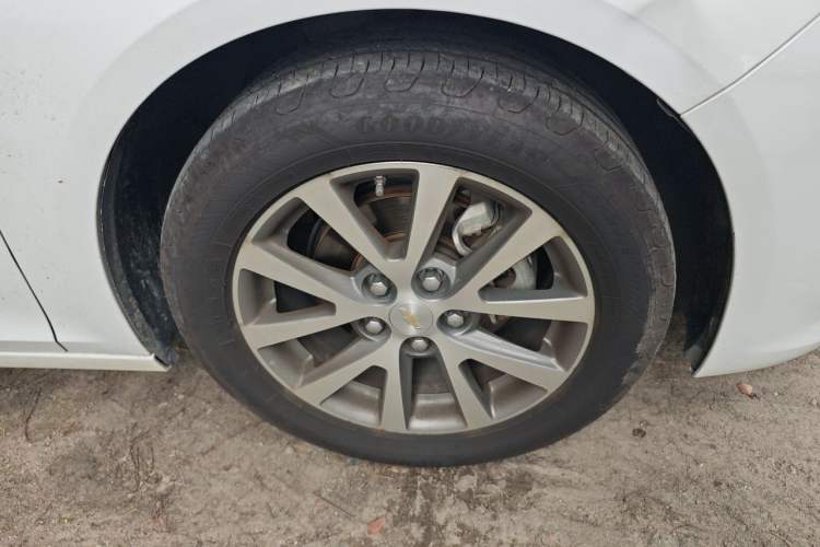 Used Chevrolet Malibu 2016 2.0L Automatic Luxury Edition Right Front Wheel Hub