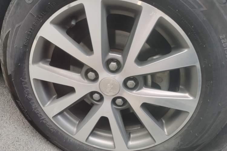 Used Chevrolet Malibu 2016 2.0L Automatic Luxury Edition Right Front Wheel Hub
