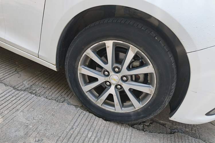 Used Chevrolet Malibu 2016 2.0L Automatic Luxury Edition Right Front Wheel Hub