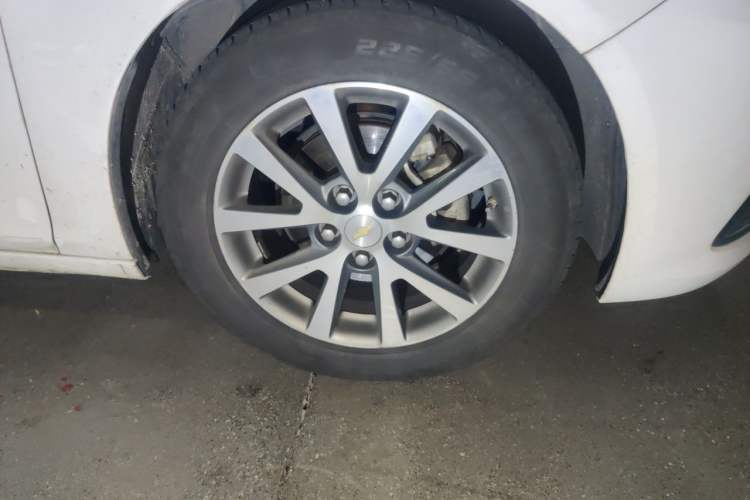 Used Chevrolet Malibu 2016 2.0L Automatic Luxury Edition Right Front Wheel Hub