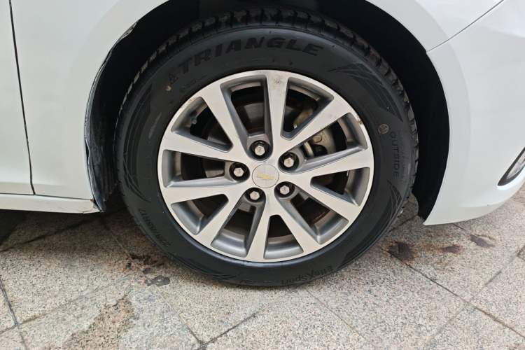 Used Chevrolet Malibu 2016 2.0L Automatic Luxury Edition Right Front Wheel Hub
