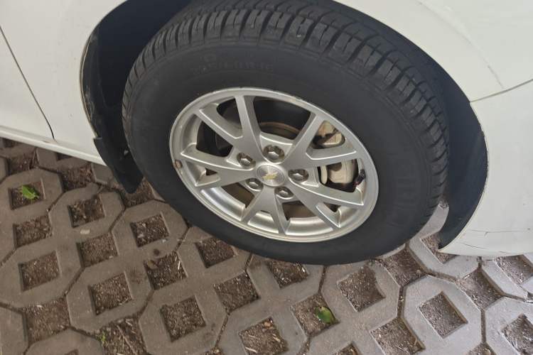 Used Chevrolet Malibu 2016 2.0L Automatic Comfort Edition Right Front Wheel Hub