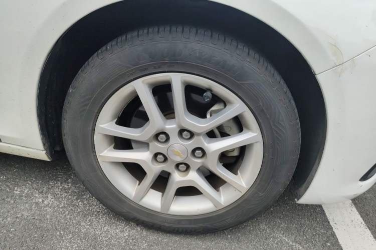 Used Chevrolet Malibu 2016 1.6T Automatic Comfort Edition Right Front Wheel Hub