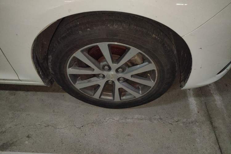Used Chevrolet Malibu 2016 2.0L Automatic Luxury Edition Right Front Wheel Hub