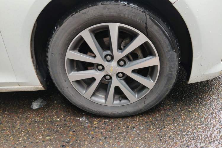 Used Chevrolet Malibu 2016 2.0L Automatic Luxury Edition Right Front Wheel Hub