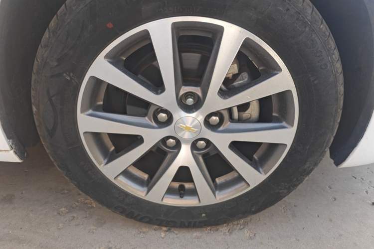 Used Chevrolet Malibu 2016 2.0L Automatic Luxury Edition Right Front Wheel Hub